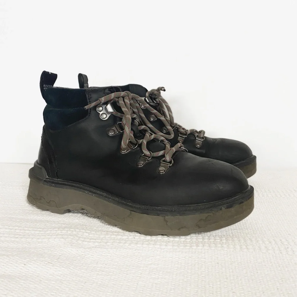 Sorel Womens Hi-line Hikers Boots Womens size 7